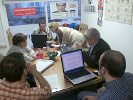 Os compañeiros do PSOE vilalbés en plena campaña electoral do 2007