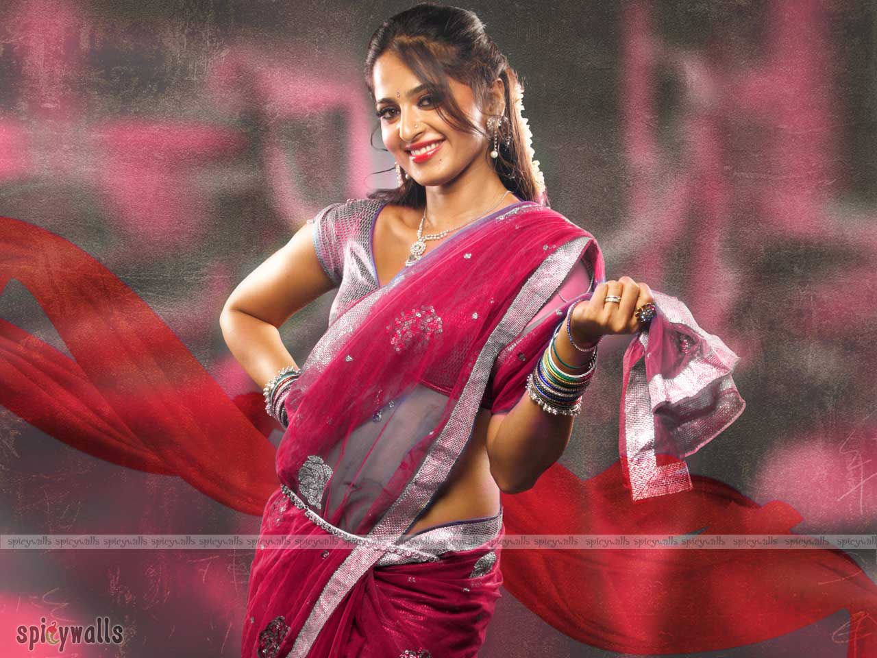 Hollywood Indian Sexy: Anushka-seducing navel show in sexy ...