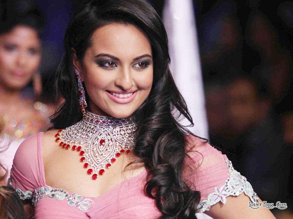 Wallpapers Of New Bollywood Actress Sonakshi Sinha ~ Uth Entertainment