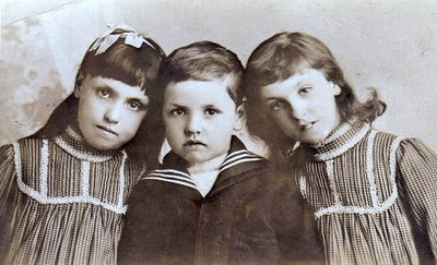 Edith, Maurice, and Kate Avery
