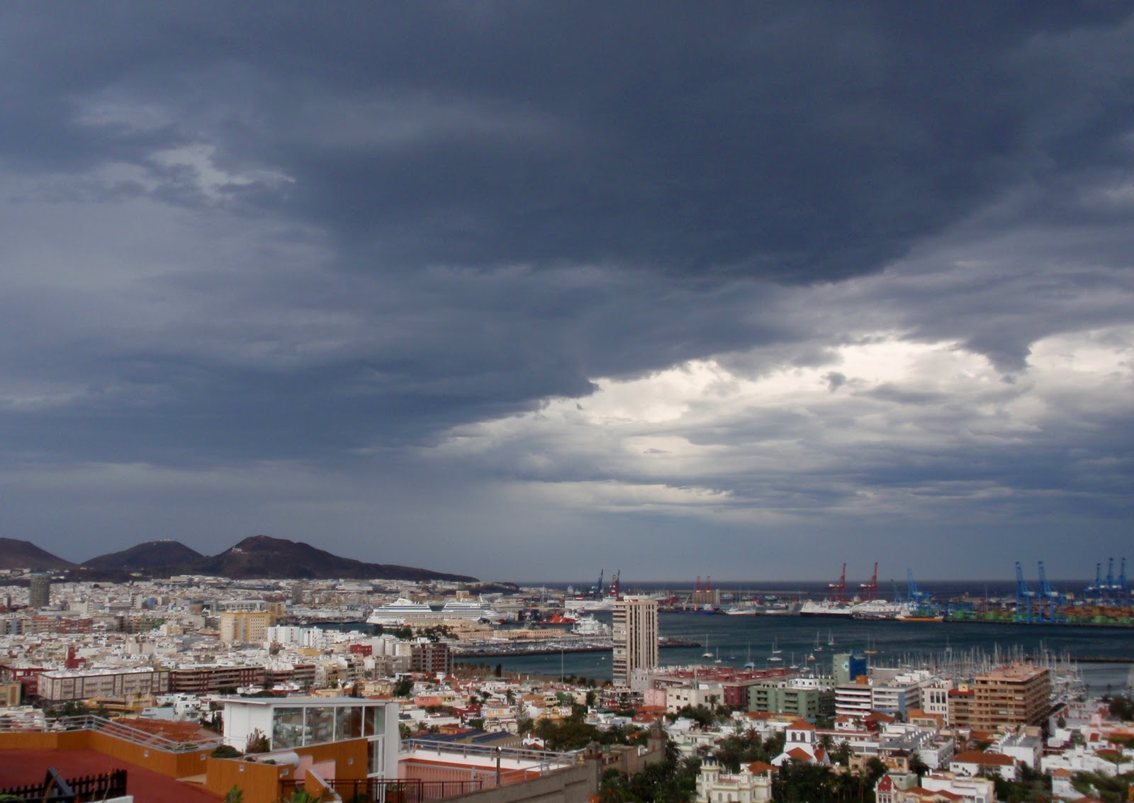 Astronomia Fisica Y Misiones Espaciales La Borrasca Desde El Mirador De La Cornisa De Las Palmas De Gran Canaria