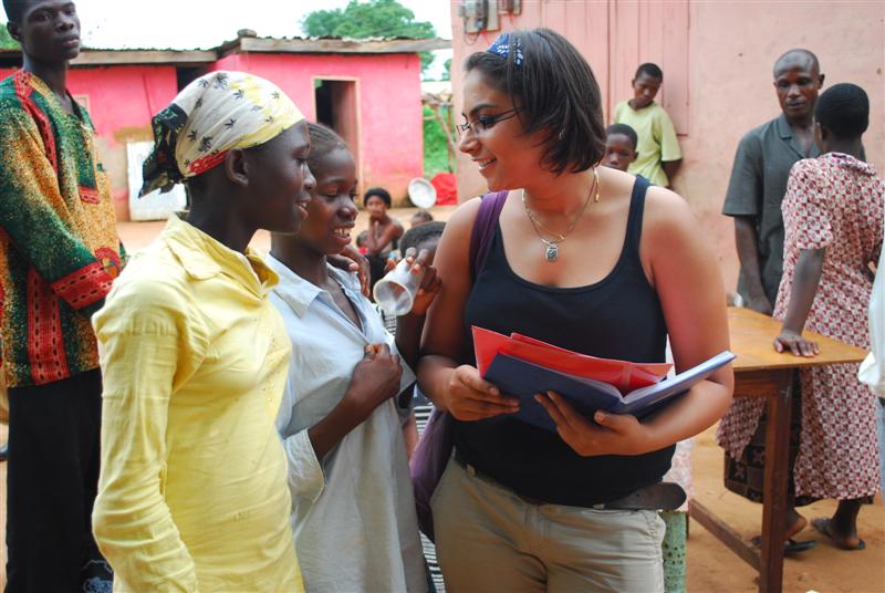 [Wome+interested+in+the+kid+friendly+design.JPG]