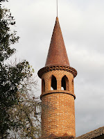 Una de les torres dels annexes de Can Bordoi