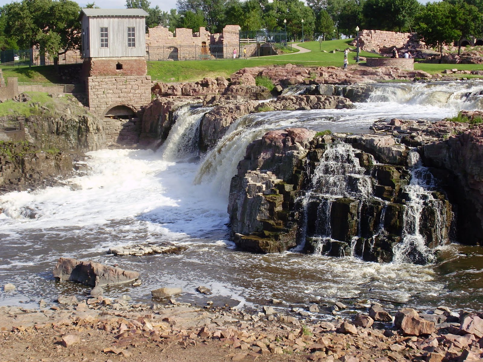 Life at 55 mph Falls Park in Sioux Falls, South Dakota (click here for