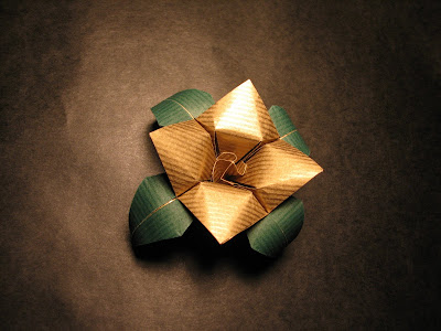 Dosis Diaria de Origami: ROMBOS Y FLORES