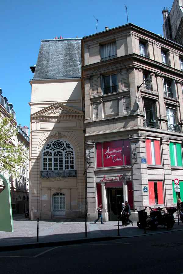 PARIS ARCHITECTURE: RUE DES PETITS CHAMPS