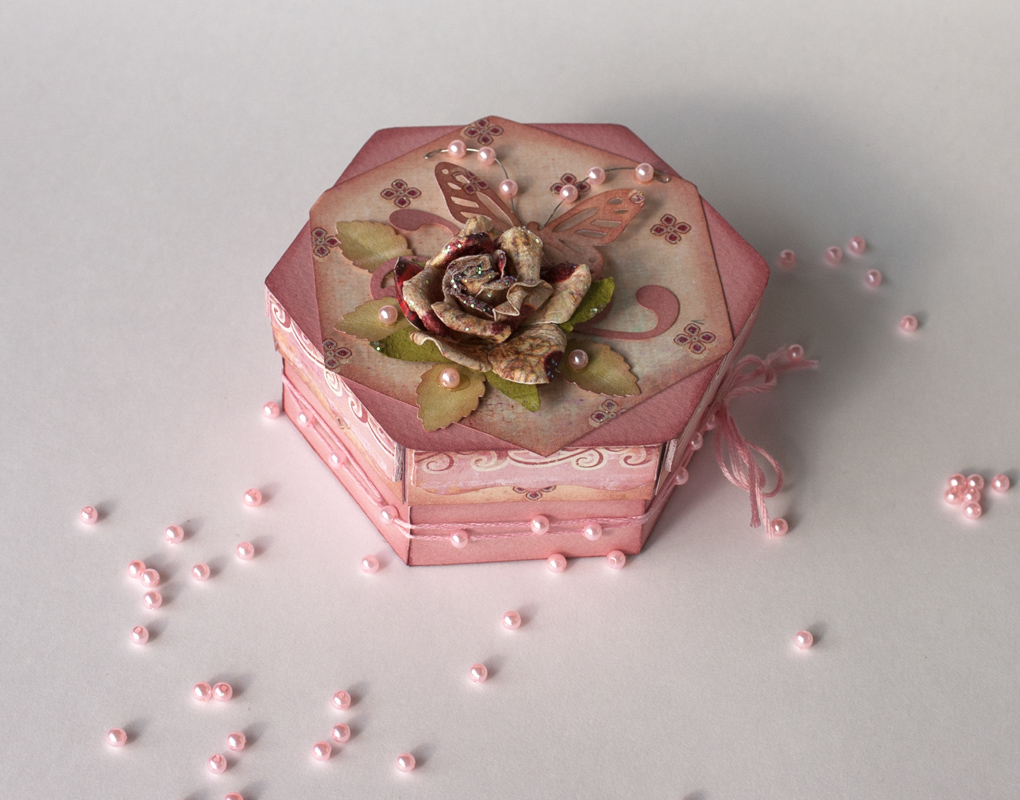 коробочки разные. коробочка симферополь. коробочка симферополь. коробка для подарка. коробочка с хризантемами и конфетами.