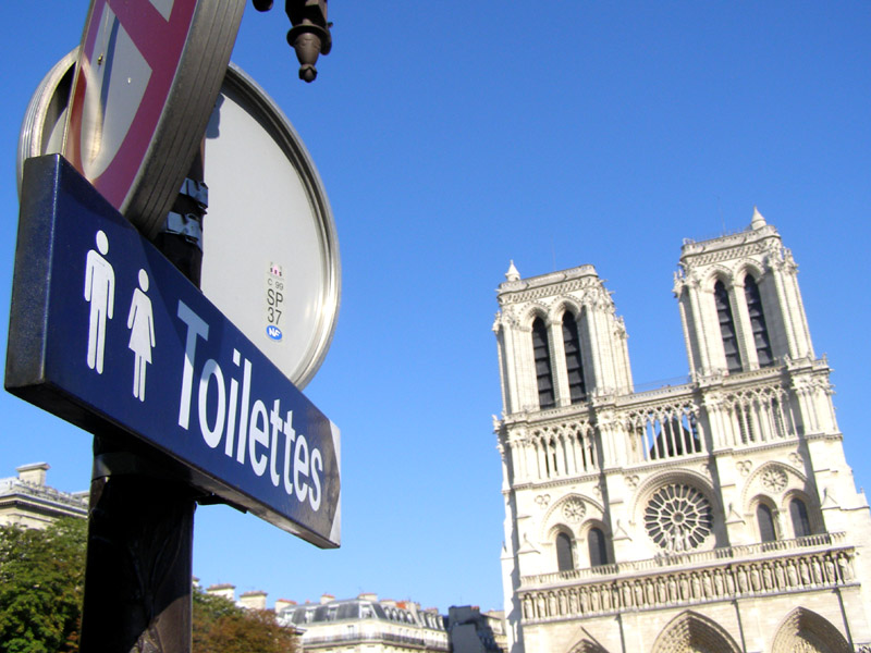 [notre+dame+toilets+small.JPG]