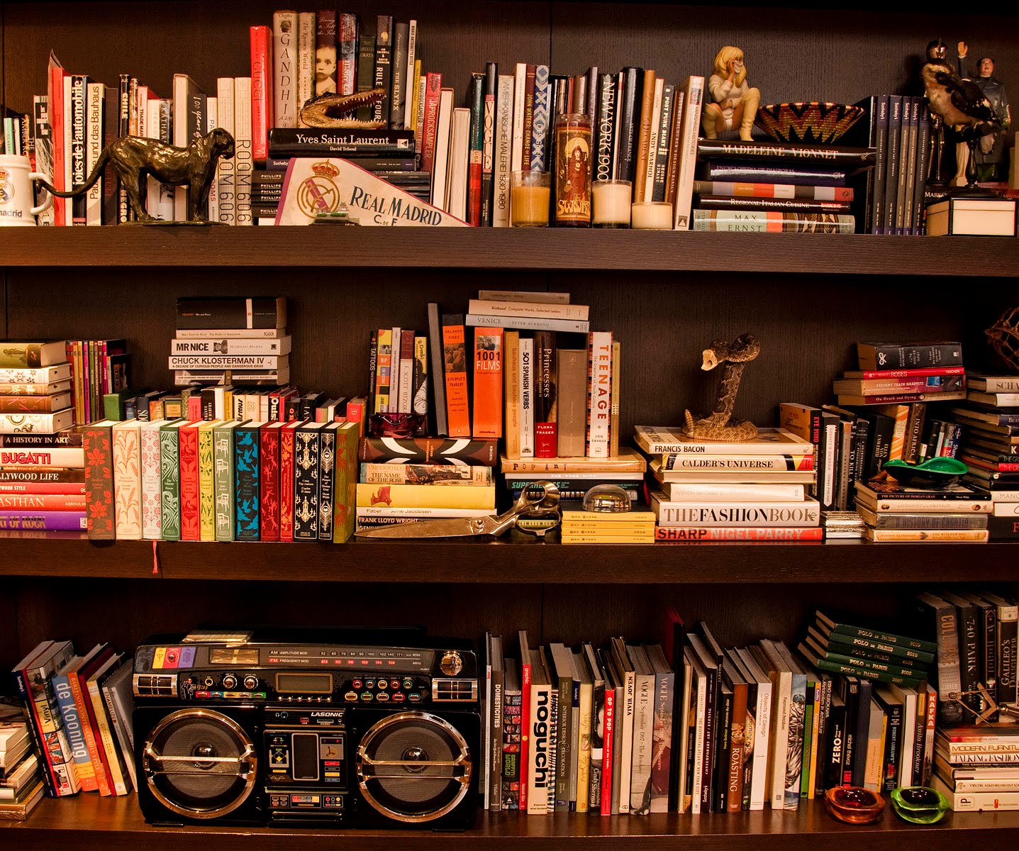 5 книжных стилей. книжные стили речи таблица. комната с книжными полками. комната библиотека. книжный стиль.