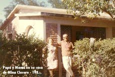 Papá y mamá en su casa de Mina Clavero