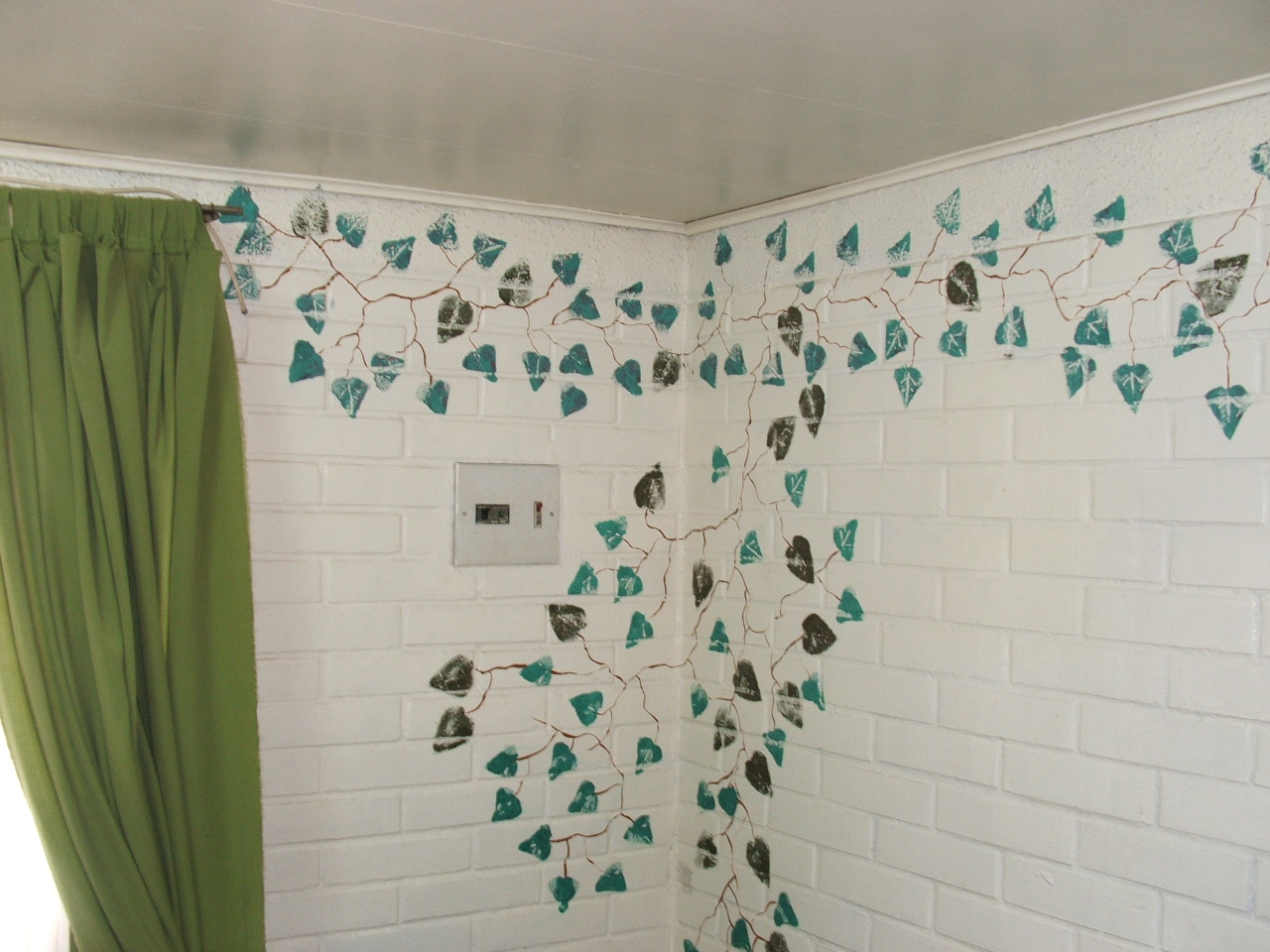 Decoraciones Veronica: Stencil de hojas en pared