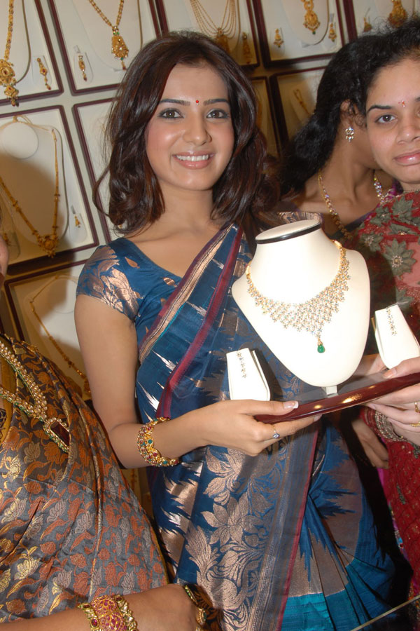 samantha looking in saree actress pics
