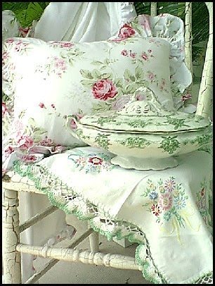 [chairtureen.jpg]