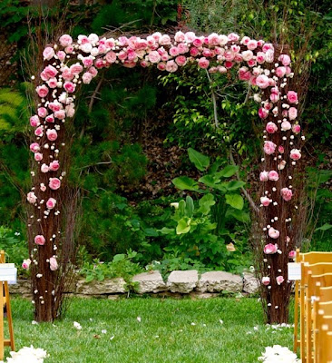  C used our Natural Birch Branches to construct a gorgeous wedding arch