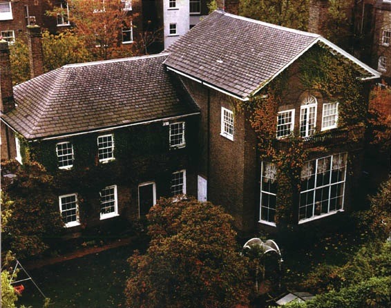 http://2.bp.blogspot.com/_a7JrvvgX9g4/TN23bCo0naI/AAAAAAAACrQ/cl5oiJAuWqA/s1600/Freddie_Mercury_house_in_London.jpg