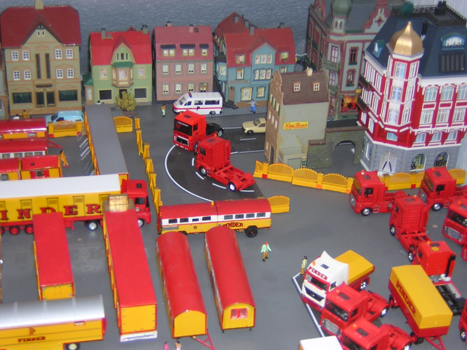 Maquettes Cirque Pinder - Échelle 1/87 (HO) - Lot De 55 Véhicules SAI Et Autres