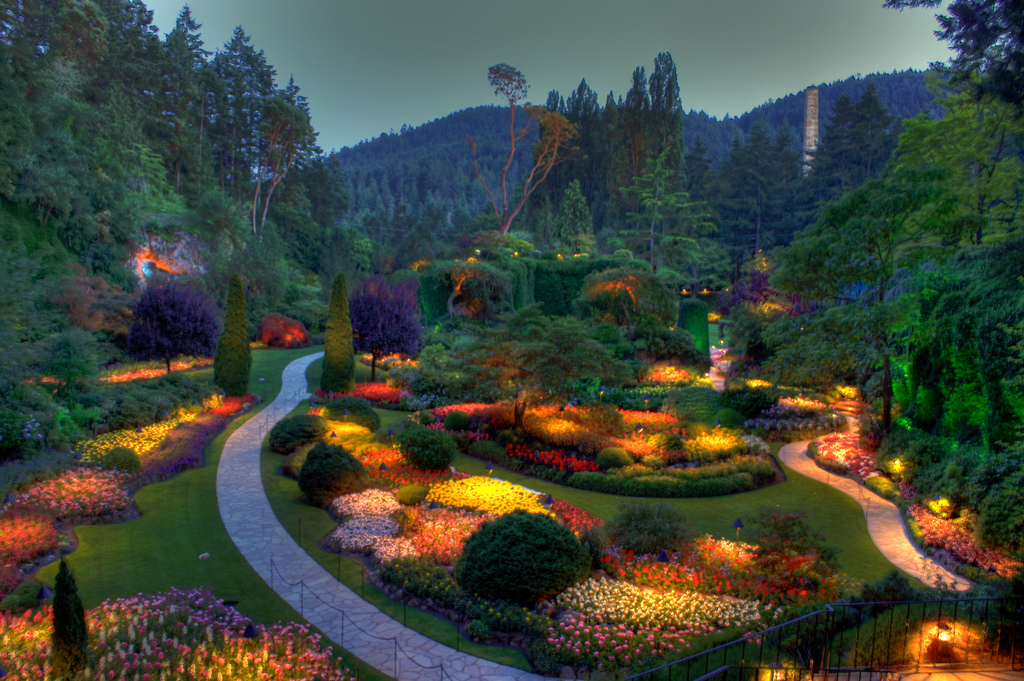 WORDS ON GARDENS: GREAT GARDENS OF THE WORLD: THE BURCHART GARDENS