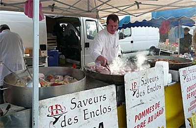 Le kig ha farz (pot au feu breton), sur le marché de Roscoff.