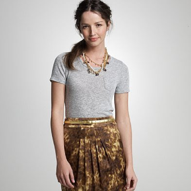 A grey t shirt with a brown skirt.