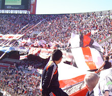 ESTA ES LA BANDA LOCA DEL GALLINERO, LA QUE LO SIGUE A RIVER DONDE JUGUEMOS...