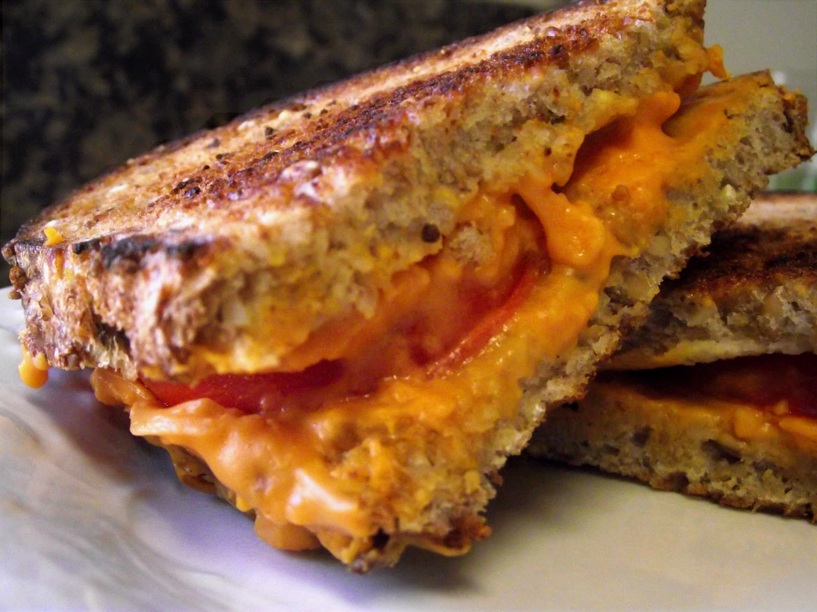 Sweet & Sourire: Ooey Gooey Grilled Cheese Sandwich
