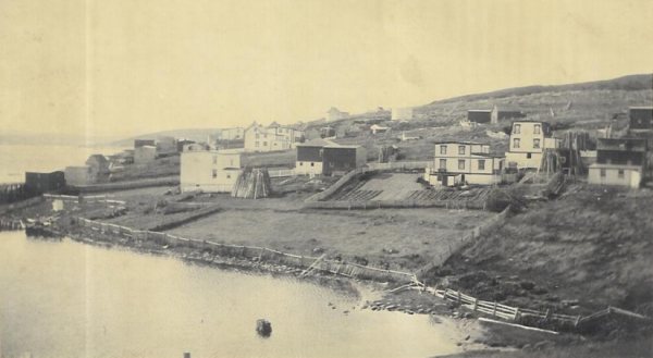 NOTICE THE GARDENS AND FENCING