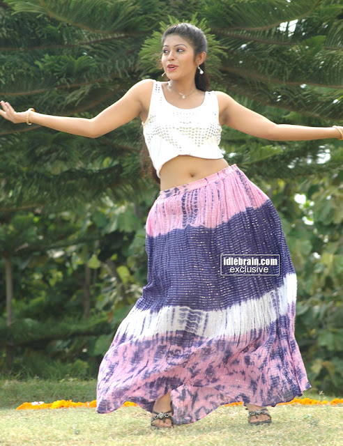 Actress Prstishta Navel Show Photos