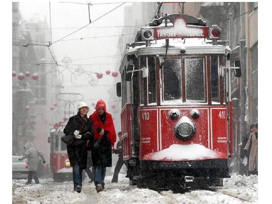 [3222452-nostalgic_tramway-Istanbul.jpg]