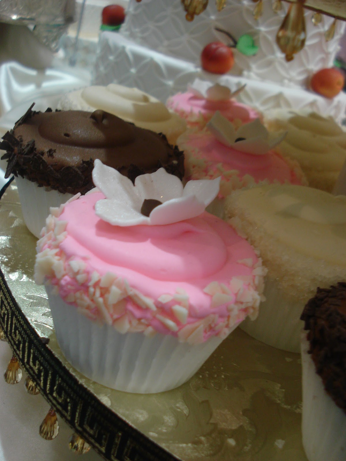 http://2.bp.blogspot.com/_aXR8Bxp5OrI/TSk94rfAbWI/AAAAAAAAAEs/_P2IuzfKJys/s1600/pink+cupcake.jpg