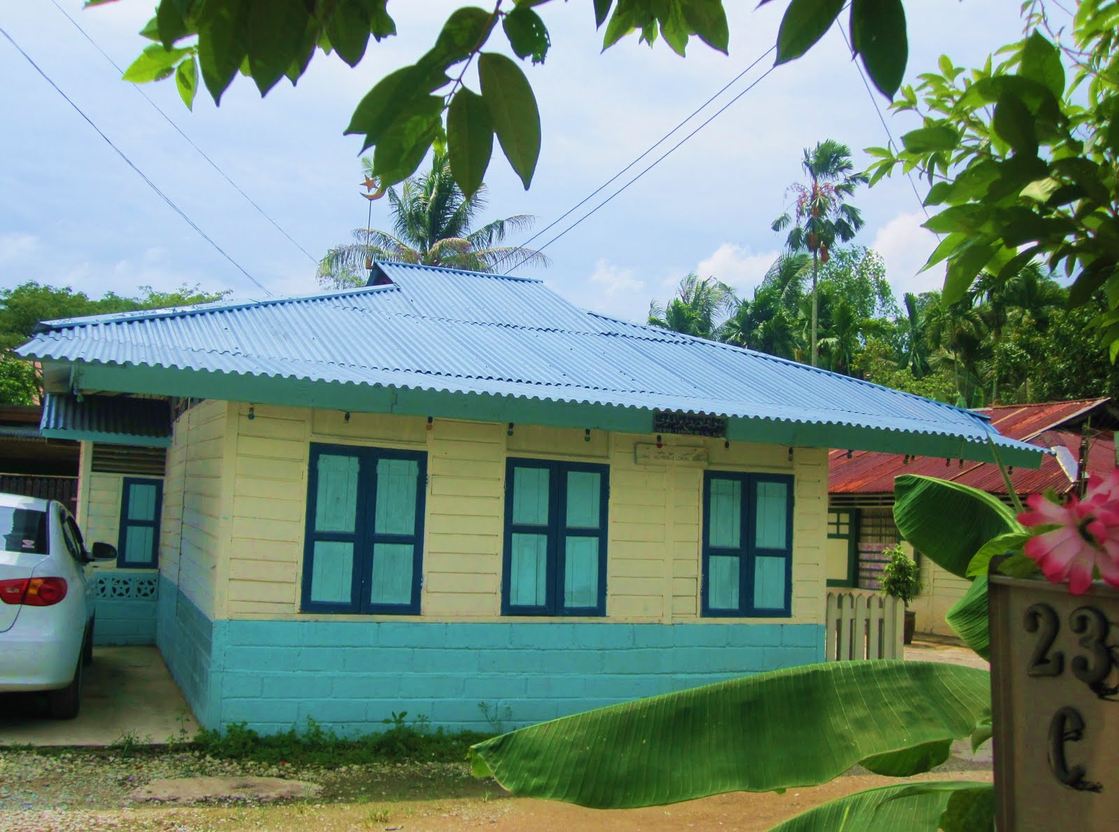Atap Rumah Kampung Lama / Renovation dan Ubahsuai Rumah