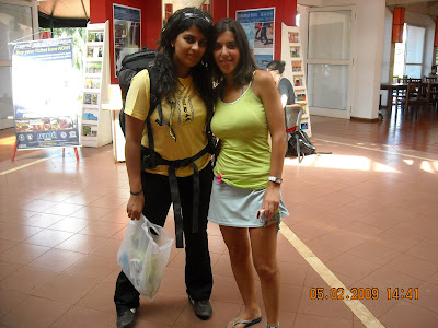 at mall Girl shows pussy