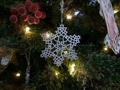Honey Bee's Bliss: Tatted Snowflake: Ornament 1