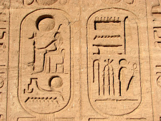 Resultado de imagen de cartucho egipcio pared