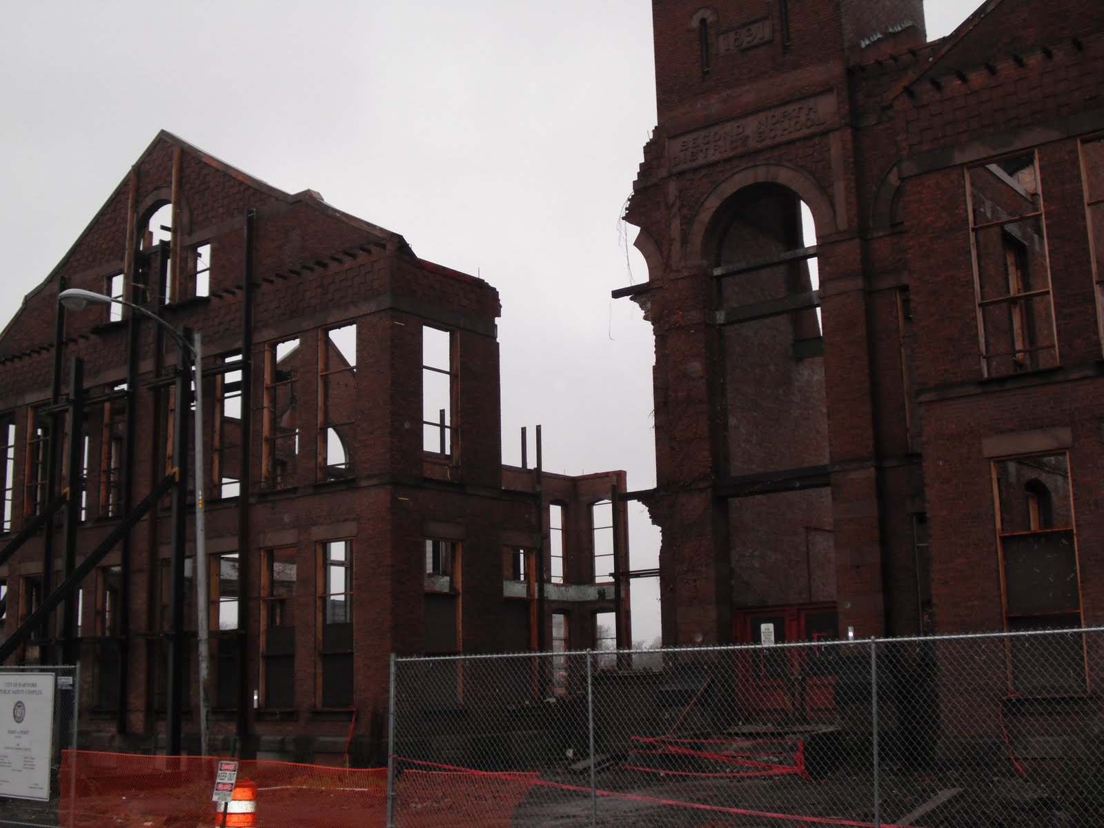 [public+safety+complex.JPG]