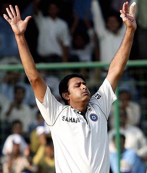 [Kumble+had+his+final+hurrah+in+Delhi,+his+favourite+venue.+On+the+final+afternoon,+Kumble+called+it+quits-786834.jpg]