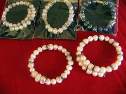 Gelang Mutiara Putih
