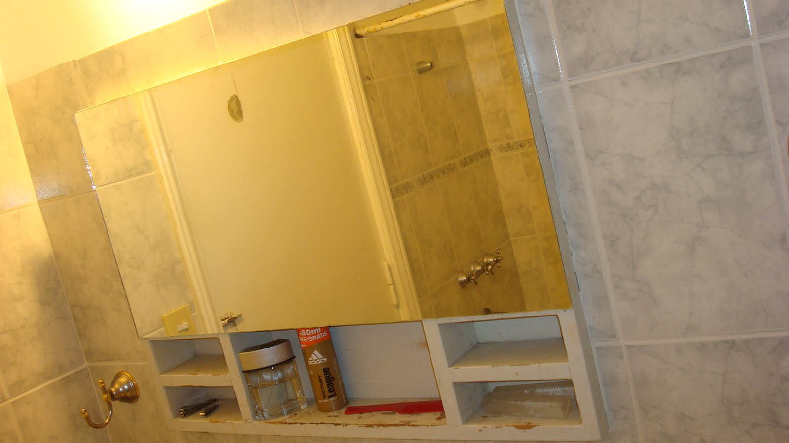 Siglo XXI: botiquin de bano