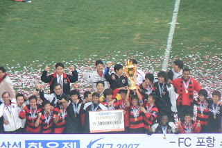 Pohang lift the K-League trophy
