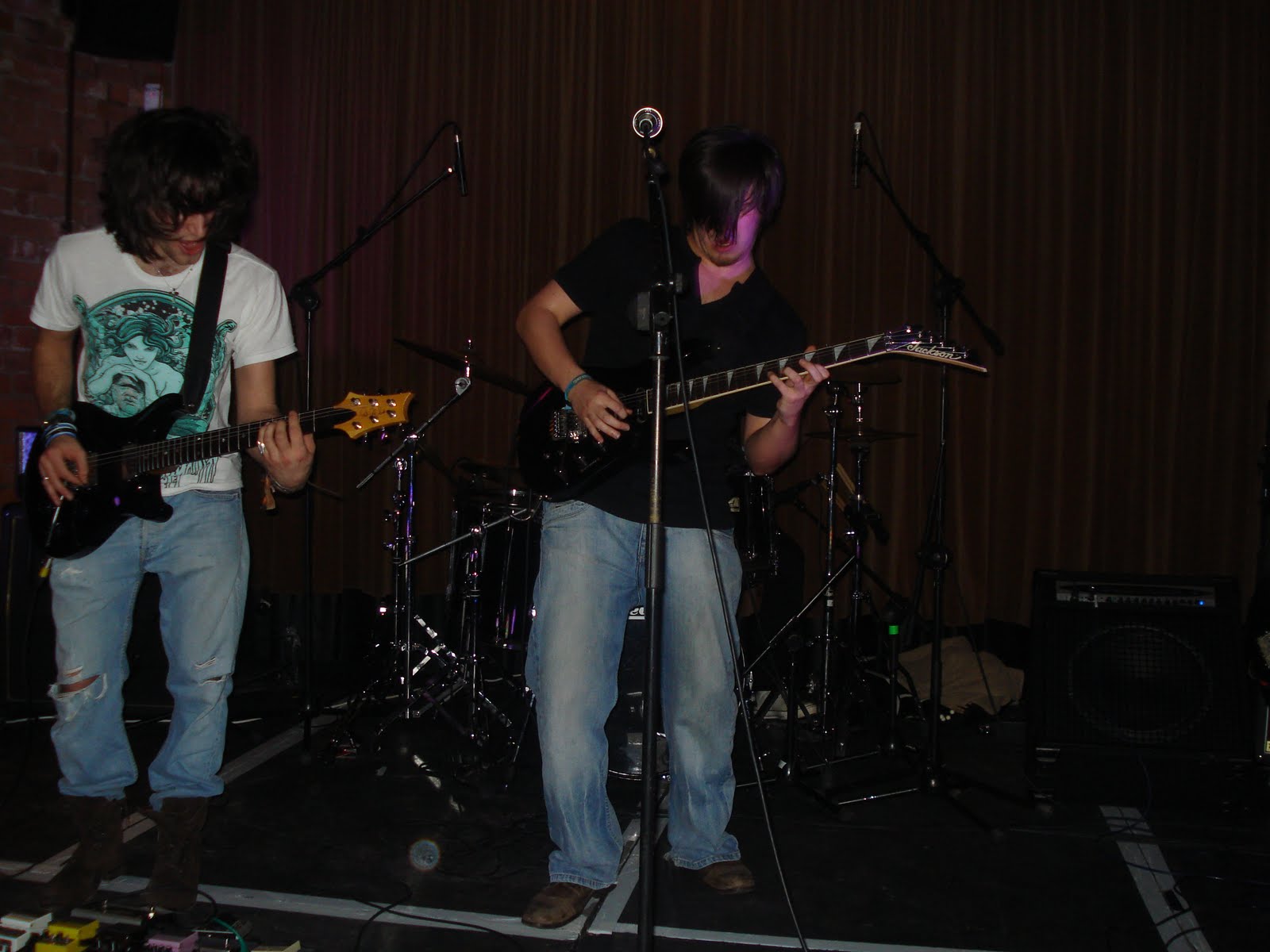 Ali Wag's On It Manchester Band Show Pub They Have What It Takes to ROCK!