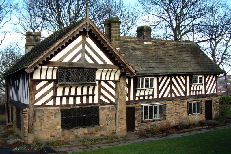 Travel at Glance House Attraction In Sheffield City