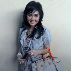 Rambut Baru Yuni Shara | Gossip Raffi Ahmad Yuni Shara