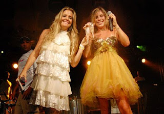 Luciana Fialho e Marcela Martinez Apresentadora e cantora no show de Reveillon em Morro