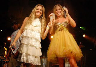 Apresentadora e cantora no show de Reveillon em Morro