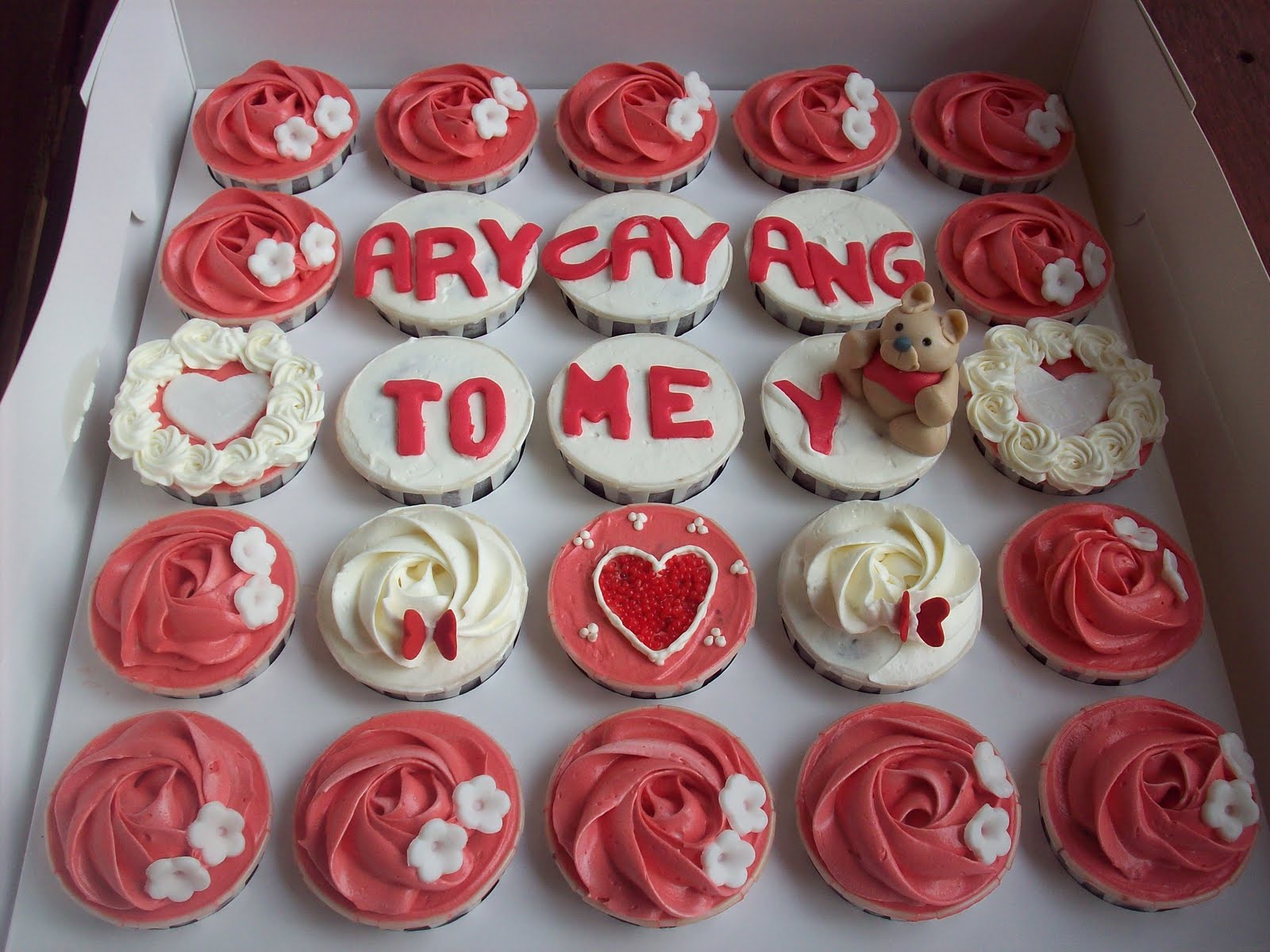 Sweety Yummie CupcakeYuMmy in the TuMmie!! Buttercream simple deco