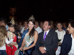 Representante de Martina di Trento, junto a las Reinas Vendimiales en el Mega-Desfile Otoño 2008 -