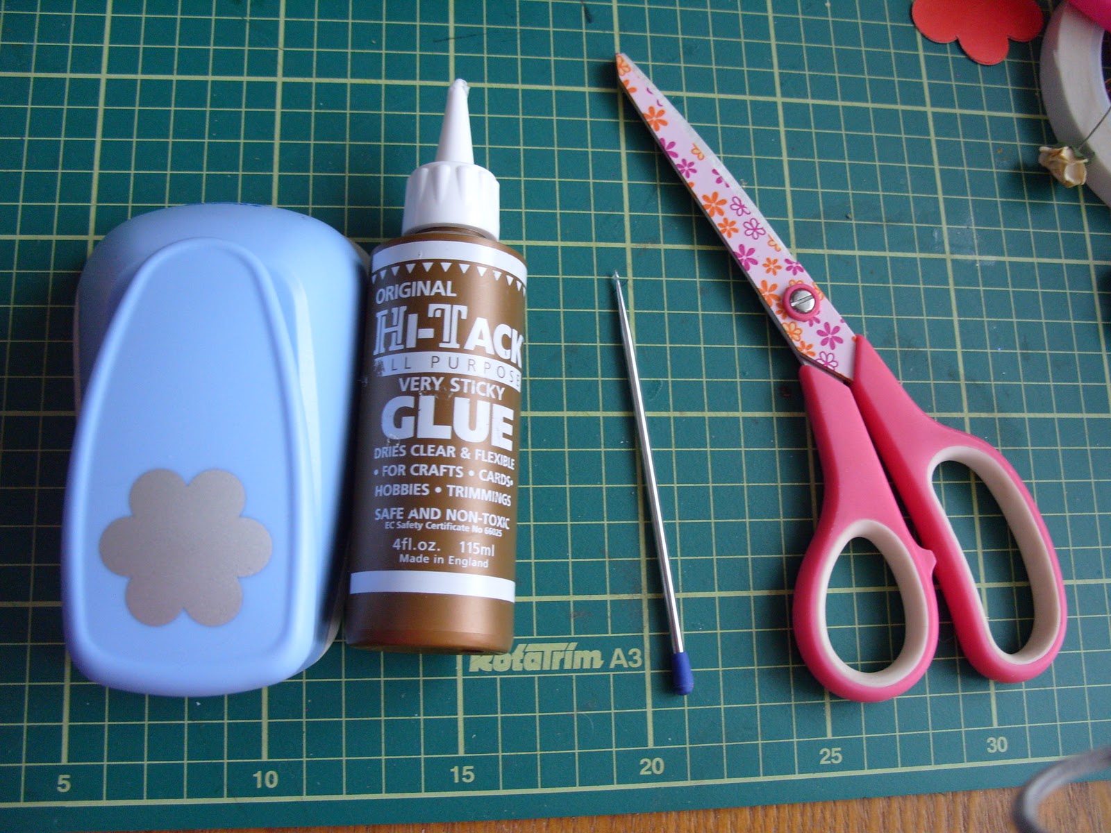 Lizzies craft space Flower Tutorial