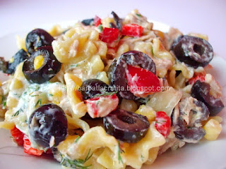 Salată de paste cu ton şi tzatziki