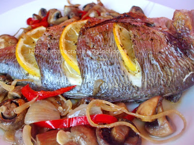 Doradă la cuptor cu ciuperci