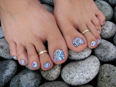 Nail Art #25 - Glitter Gel Nails ~ But What Do I know About...