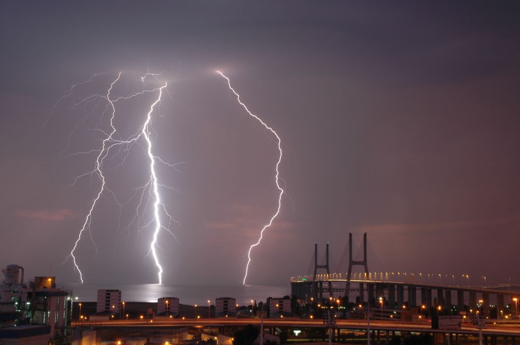 [Trovoada+09-09-09+-+ponte+Vasco+da+gama+2]